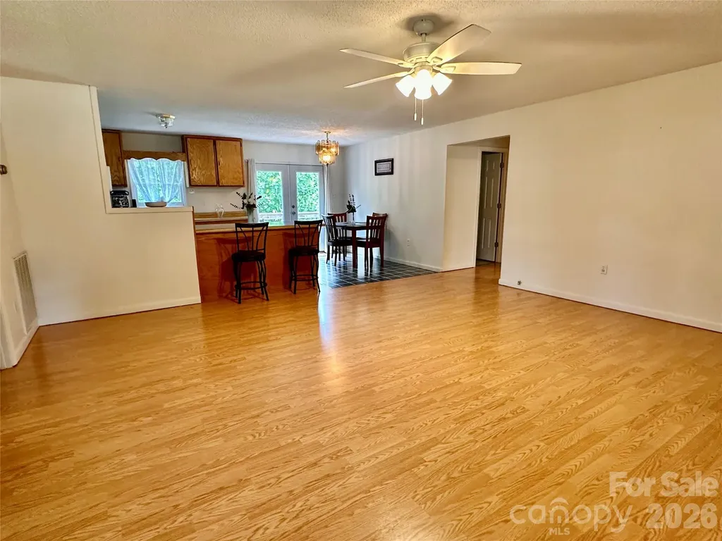 422 Us Highway 19e Highway Spruce Pine NC 28777