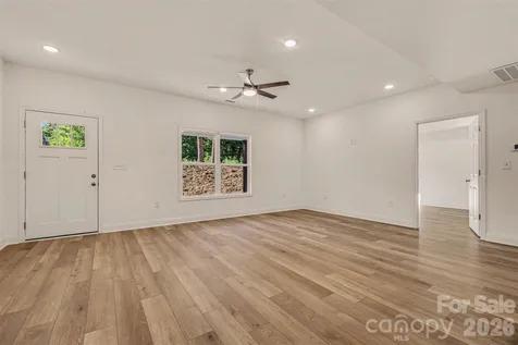 160 Parris Road Blacksburg SC 29702