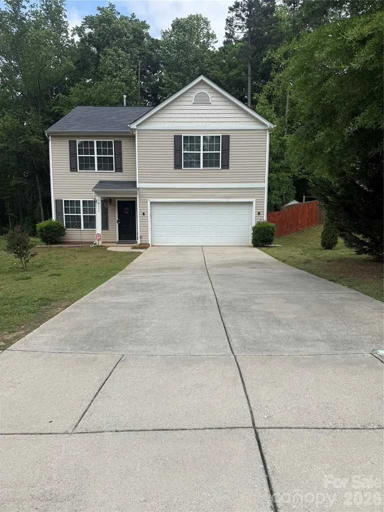 9424 Quilting Bee Lane Charlotte NC 28216