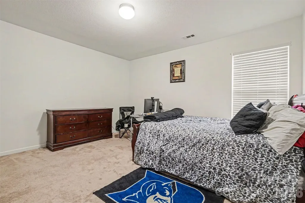 9424 Quilting Bee Lane Charlotte NC 28216