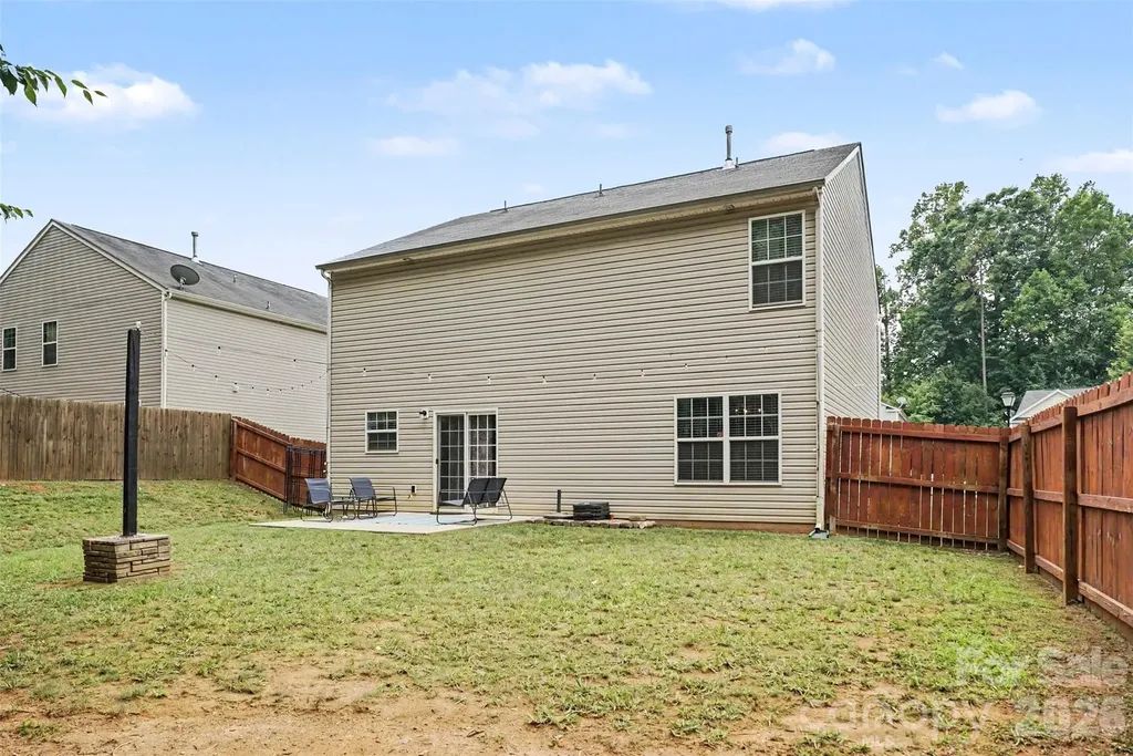 9424 Quilting Bee Lane Charlotte NC 28216