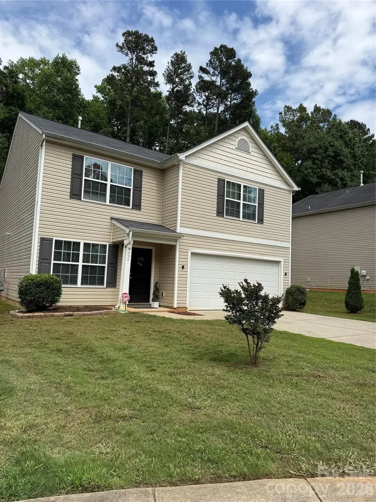 9424 Quilting Bee Lane Charlotte NC 28216