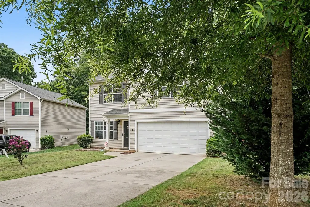 9424 Quilting Bee Lane Charlotte NC 28216