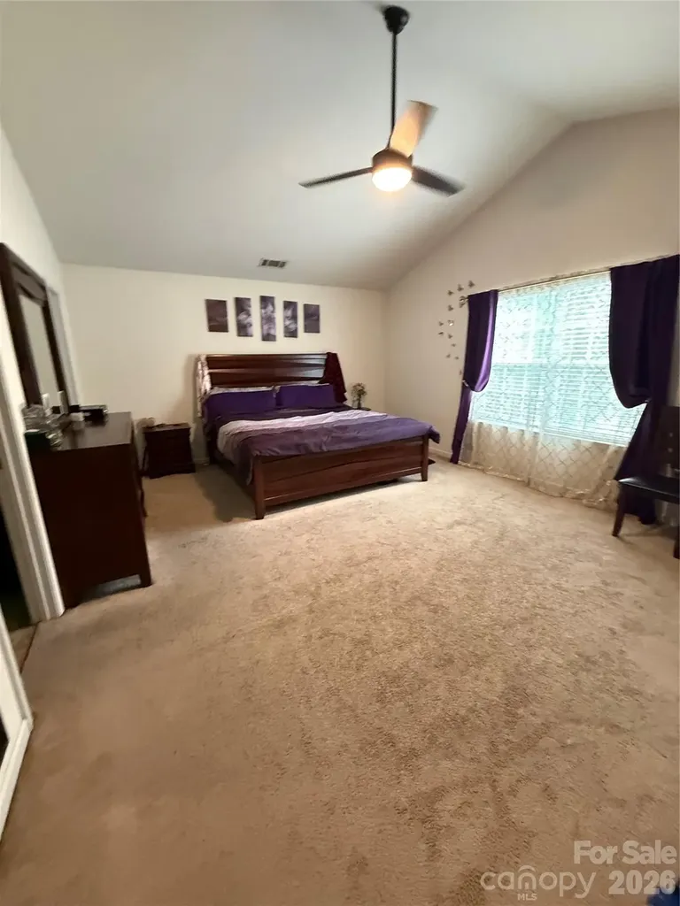 9424 Quilting Bee Lane Charlotte NC 28216
