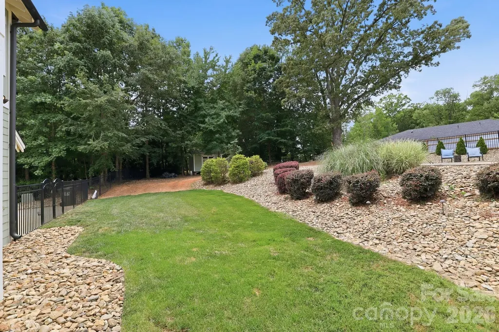 1104 Sawtooth Oak Lane Belmont NC 28012