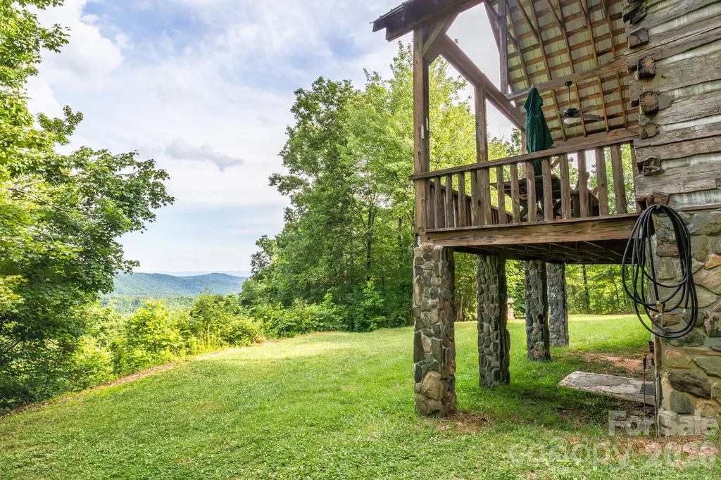 1639 Mountain Vista Drive McGrady NC 28649
