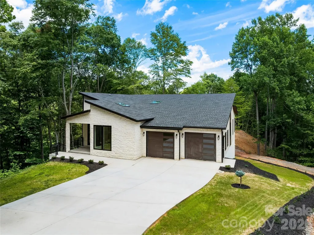 23 Early Spring Way Leicester NC 28748