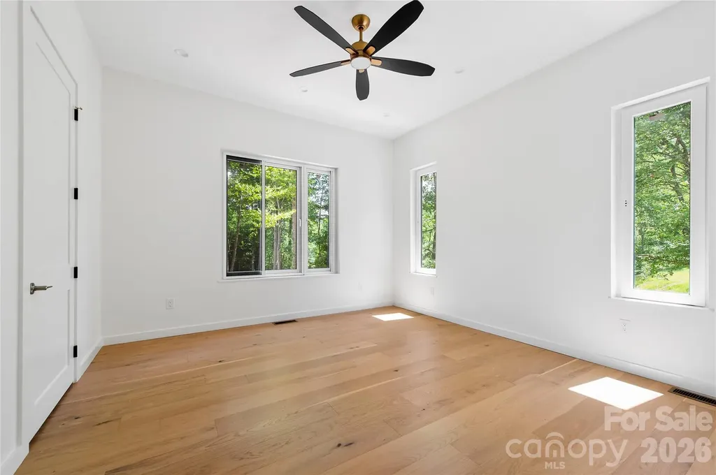 23 Early Spring Way Leicester NC 28748