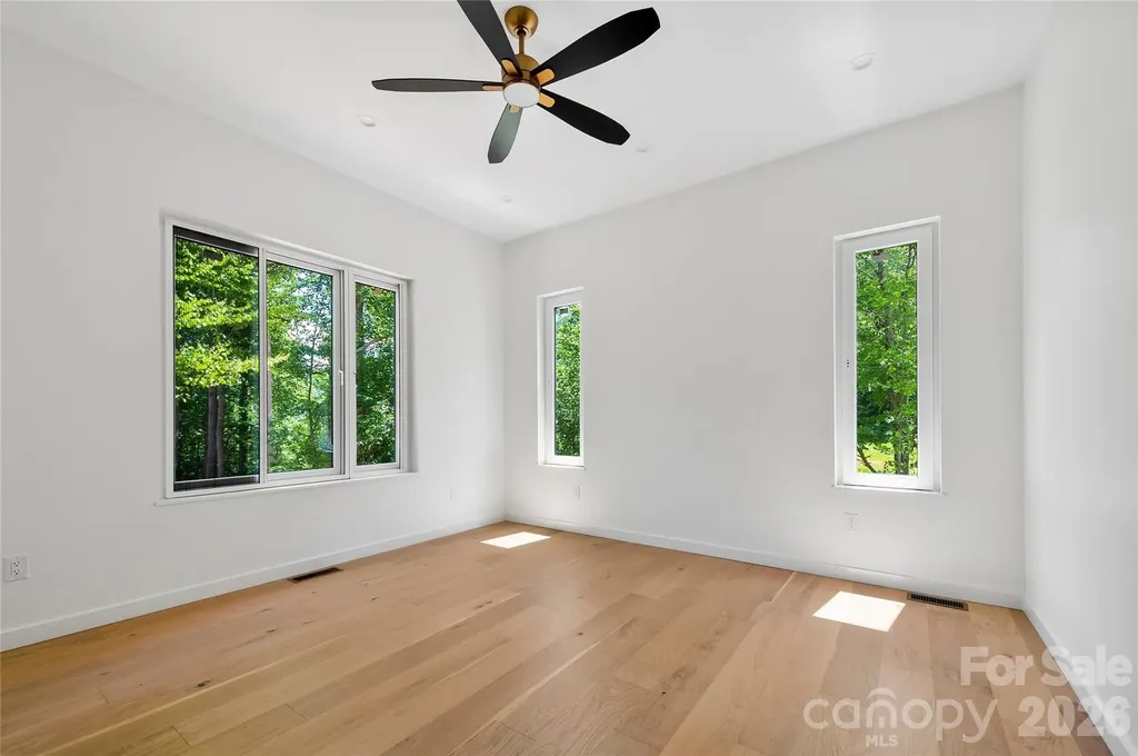 23 Early Spring Way Leicester NC 28748