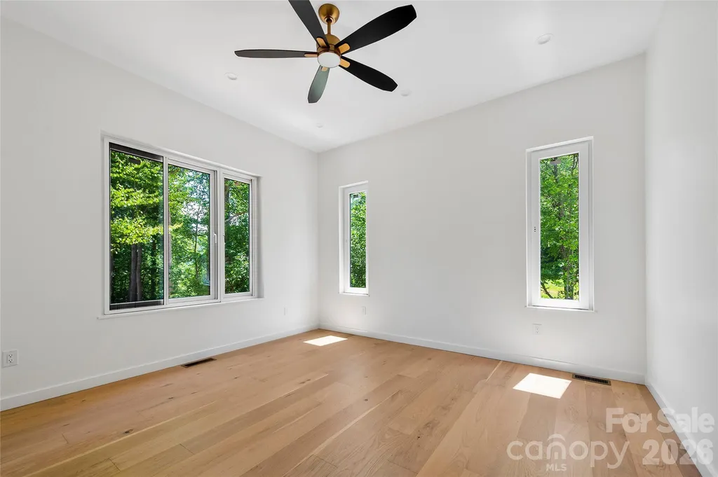 23 Early Spring Way Leicester NC 28748