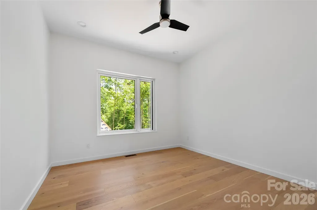 23 Early Spring Way Leicester NC 28748