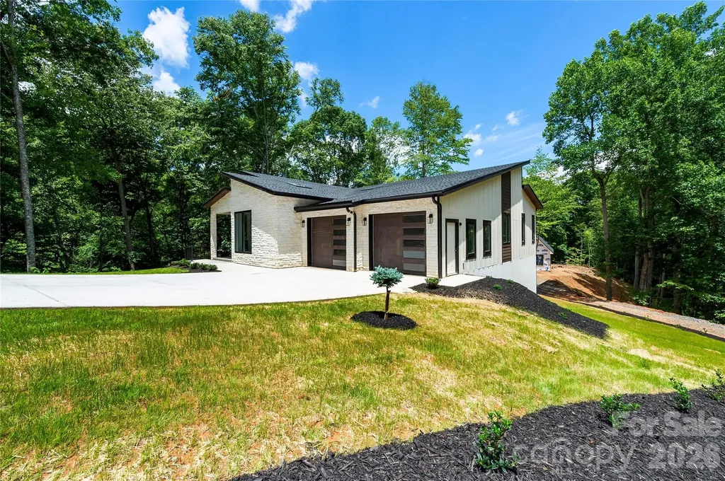 23 Early Spring Way Leicester NC 28748