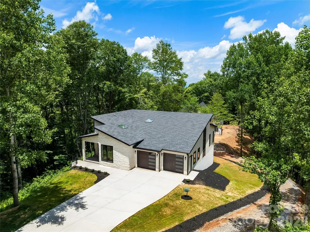 23 Early Spring Way Leicester NC 28748