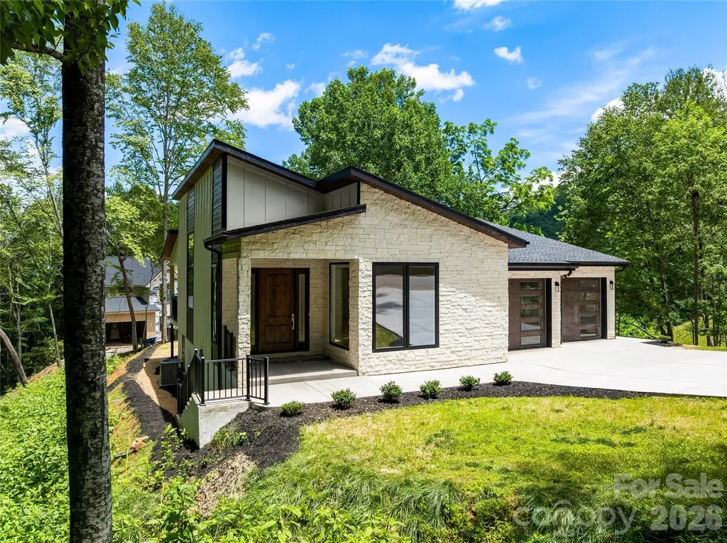 23 Early Spring Way Leicester NC 28748