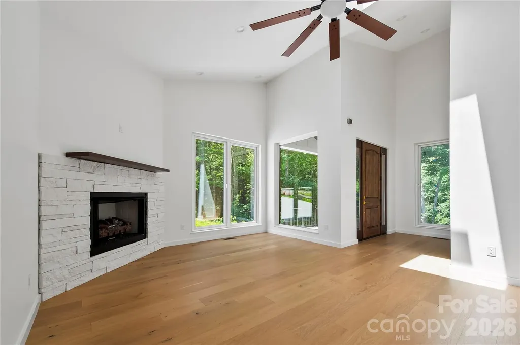 23 Early Spring Way Leicester NC 28748