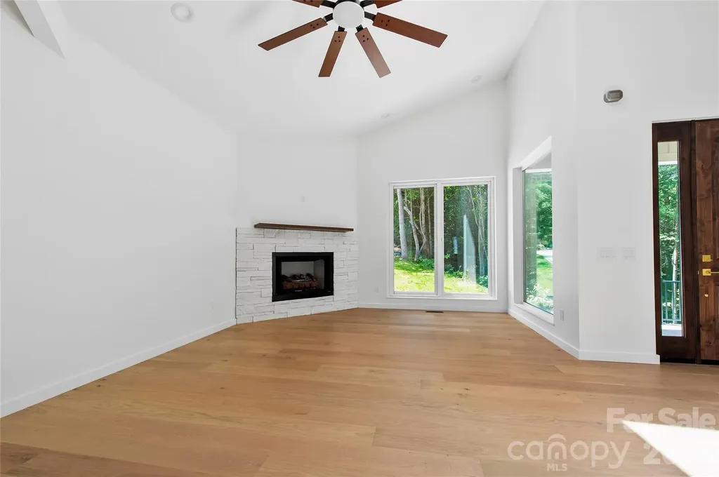 23 Early Spring Way Leicester NC 28748