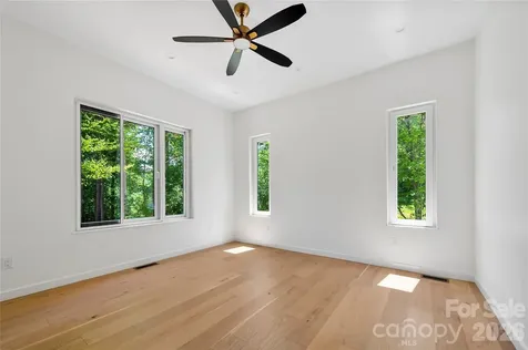 23 Early Spring Way Leicester NC 28748