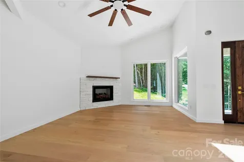 23 Early Spring Way Leicester NC 28748