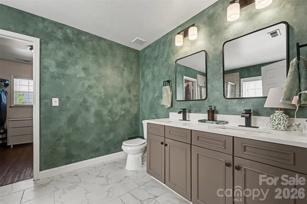 8915 Oransay Way Charlotte NC 28278