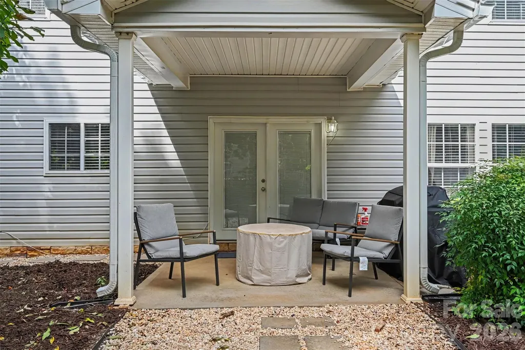 8915 Oransay Way Charlotte NC 28278