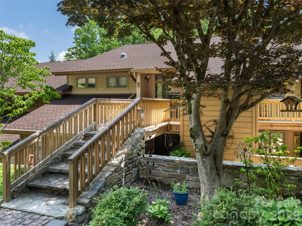 112 Live Oak Lane Hendersonville NC 28791