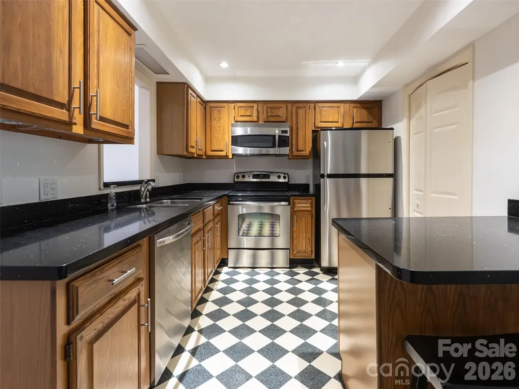112 Live Oak Lane Hendersonville NC 28791