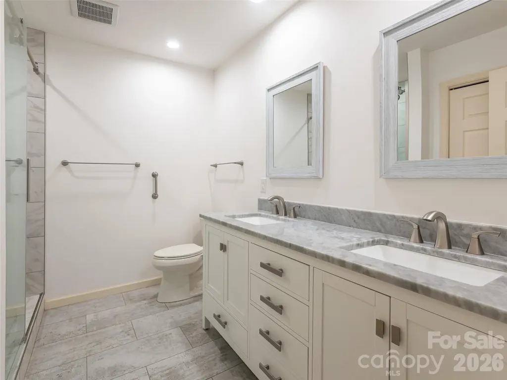 112 Live Oak Lane Hendersonville NC 28791