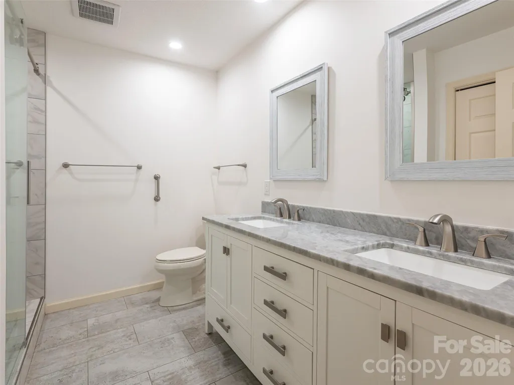112 Live Oak Lane Hendersonville NC 28791