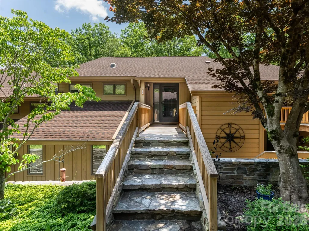 112 Live Oak Lane Hendersonville NC 28791