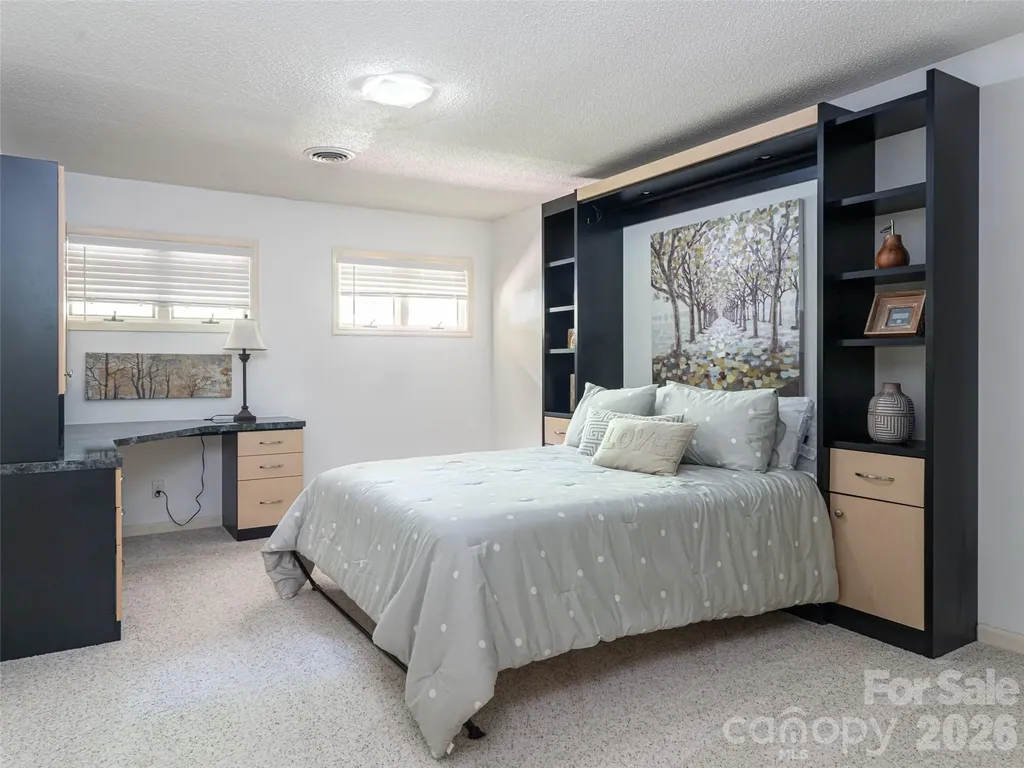 112 Live Oak Lane Hendersonville NC 28791