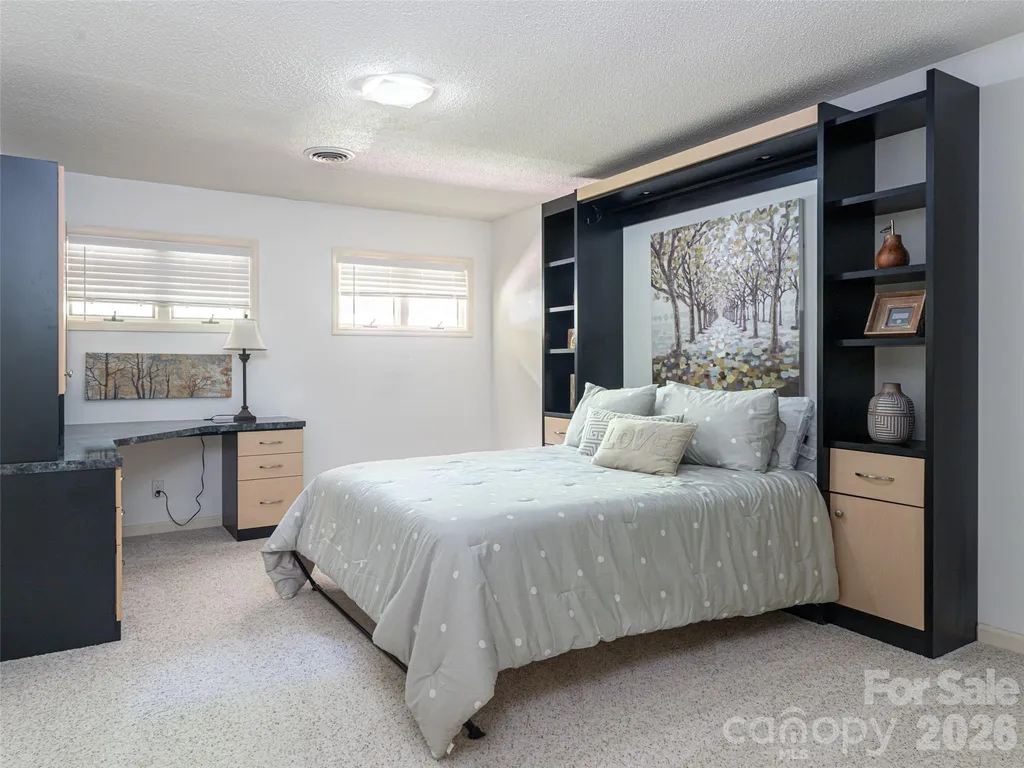 112 Live Oak Lane Hendersonville NC 28791