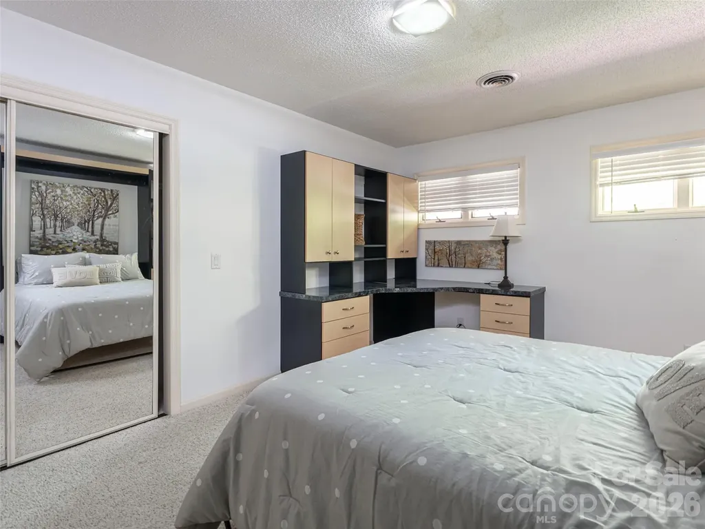 112 Live Oak Lane Hendersonville NC 28791