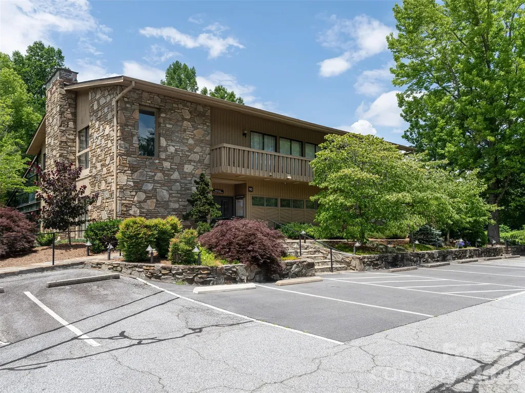 112 Live Oak Lane Hendersonville NC 28791