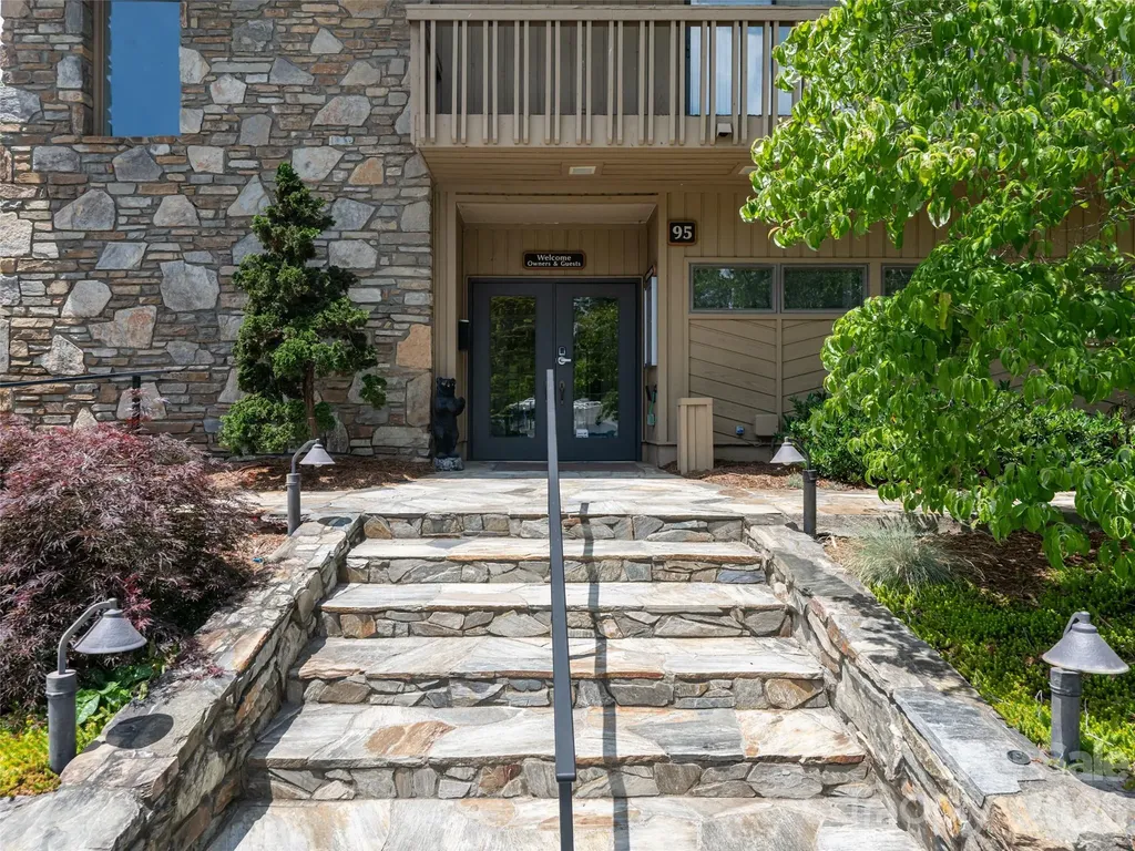 112 Live Oak Lane Hendersonville NC 28791