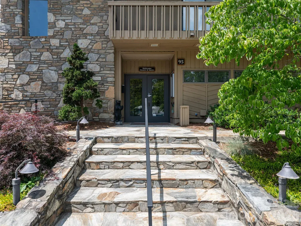 112 Live Oak Lane Hendersonville NC 28791