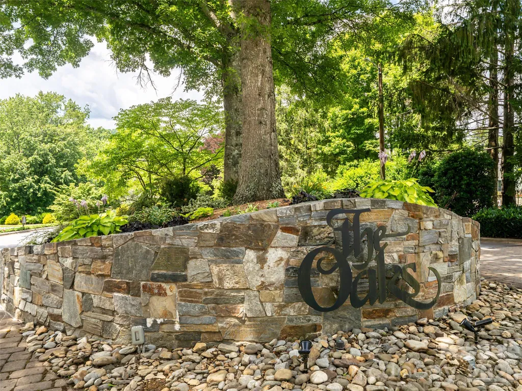 112 Live Oak Lane Hendersonville NC 28791