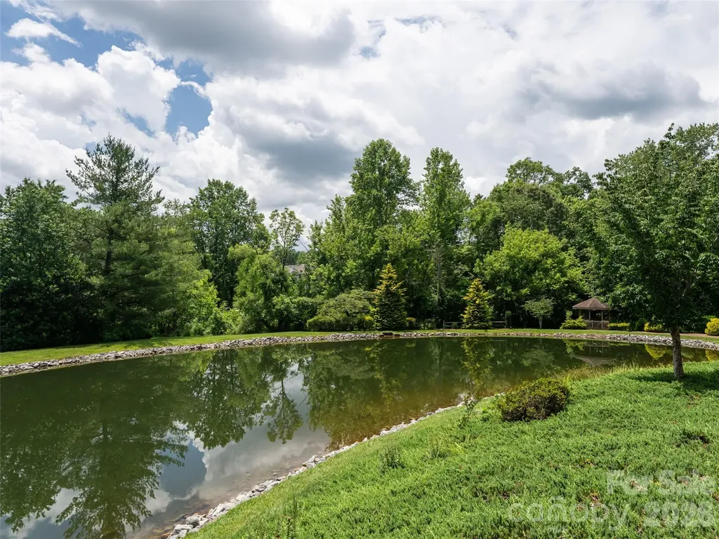 112 Live Oak Lane Hendersonville NC 28791
