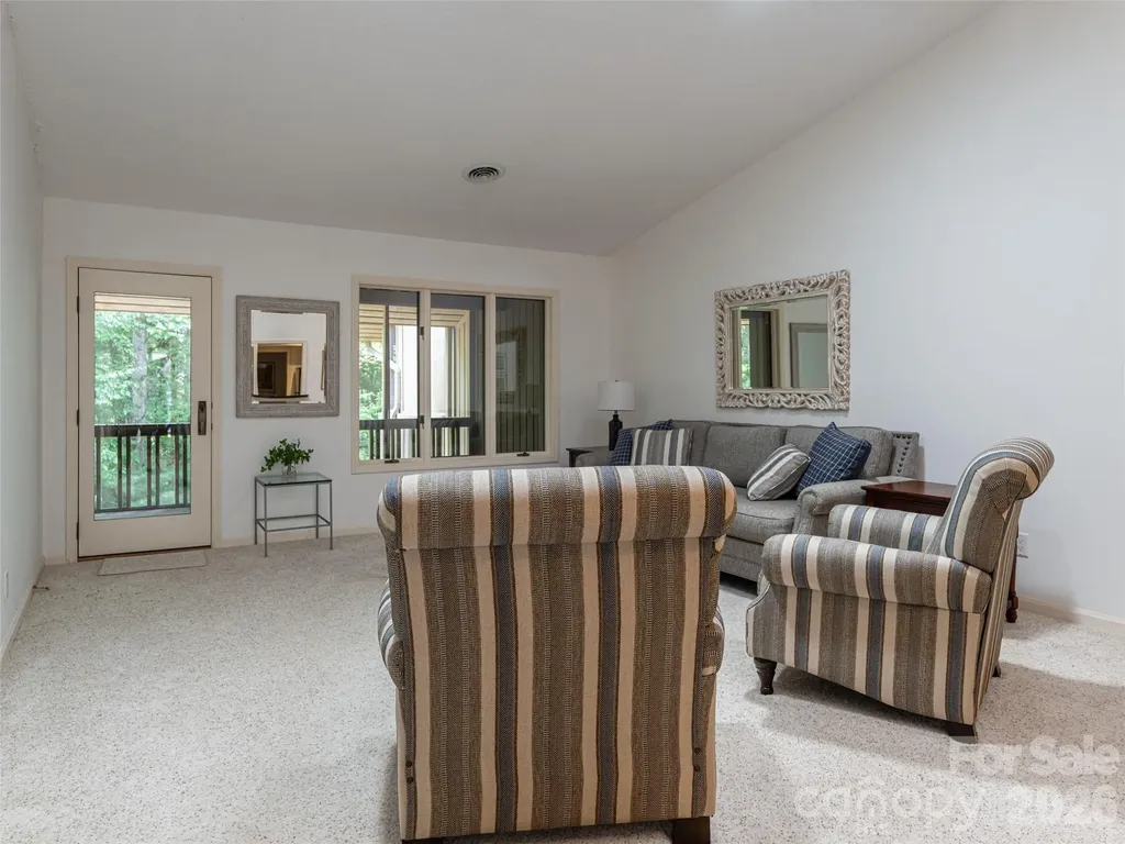 112 Live Oak Lane Hendersonville NC 28791