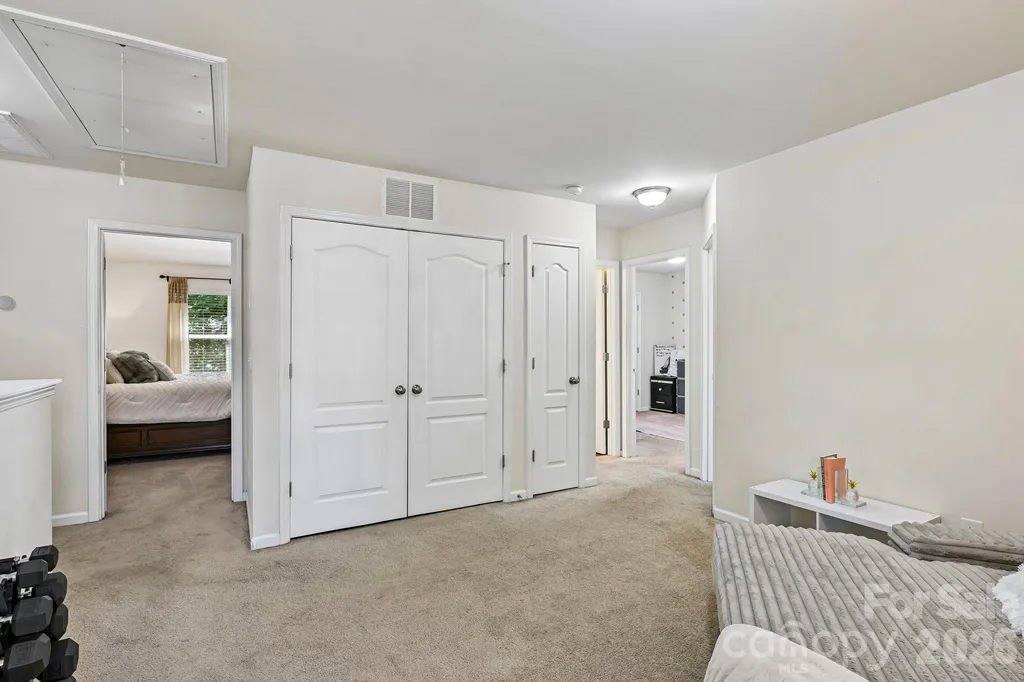 2206 Turtle Point Road Charlotte NC 28262