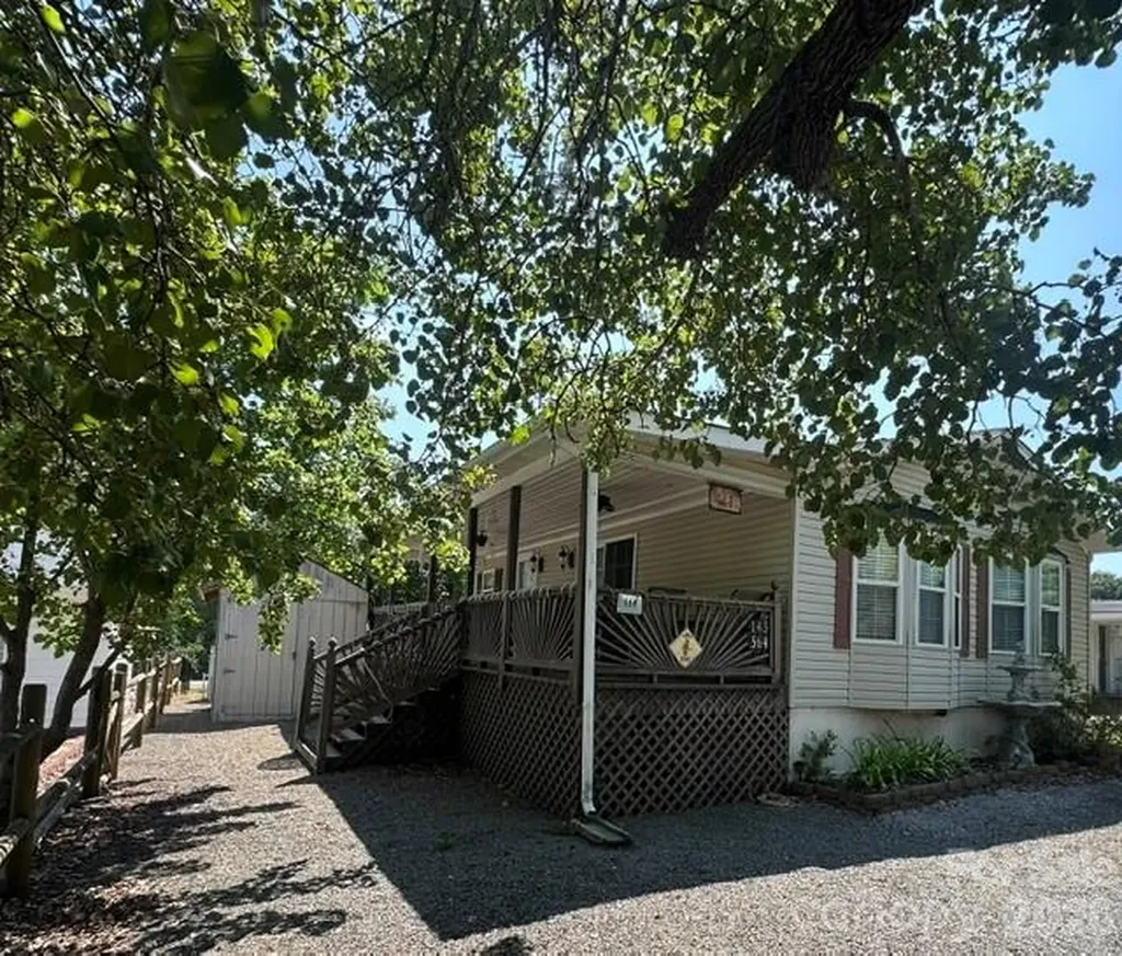 143 Cardinal Drive New London NC 28127