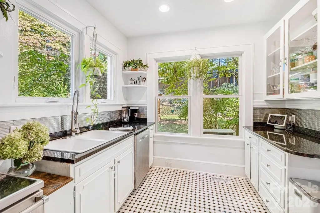 18 Robinwood Avenue Asheville NC 28806