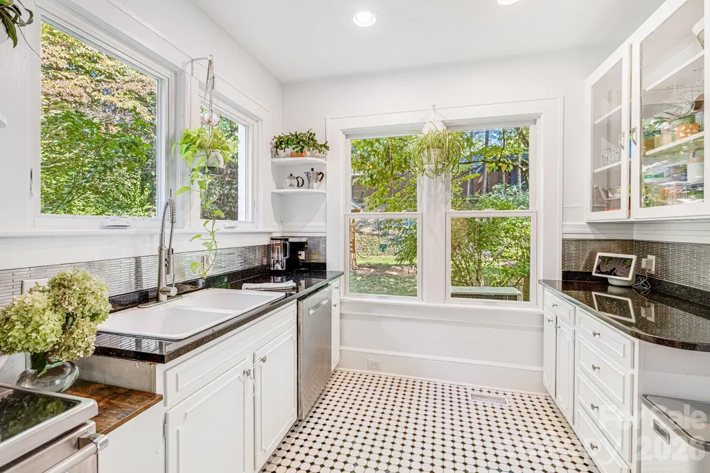 18 Robinwood Avenue Asheville NC 28806