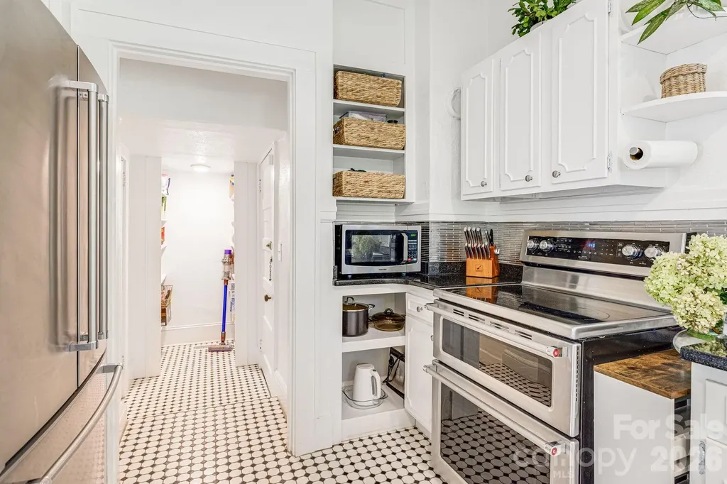 18 Robinwood Avenue Asheville NC 28806