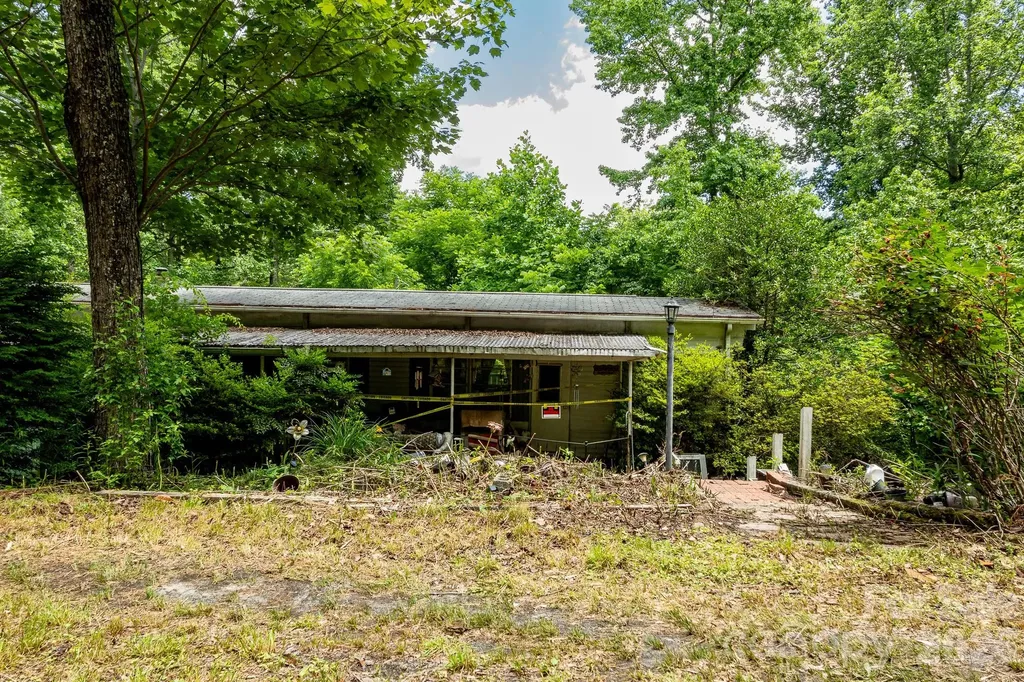 82 Englewood Drive Hendersonville NC 28739