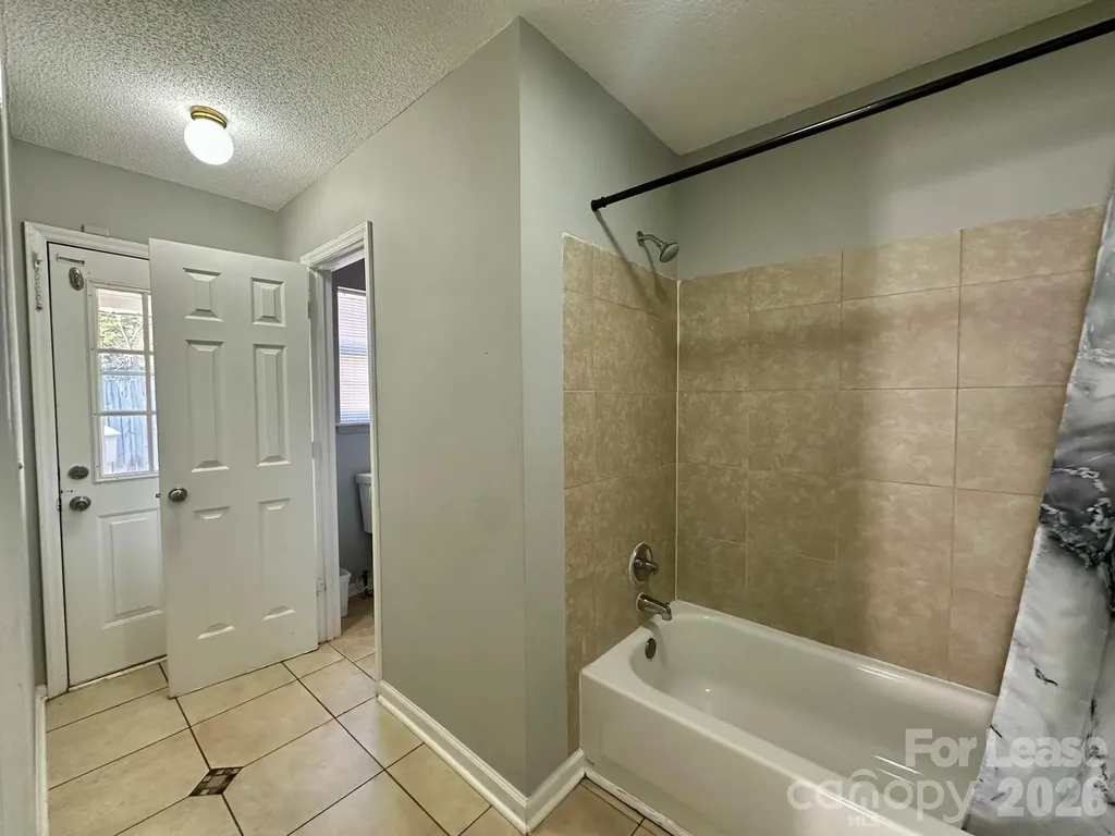 9501 Pondside Lane Charlotte NC 28213
