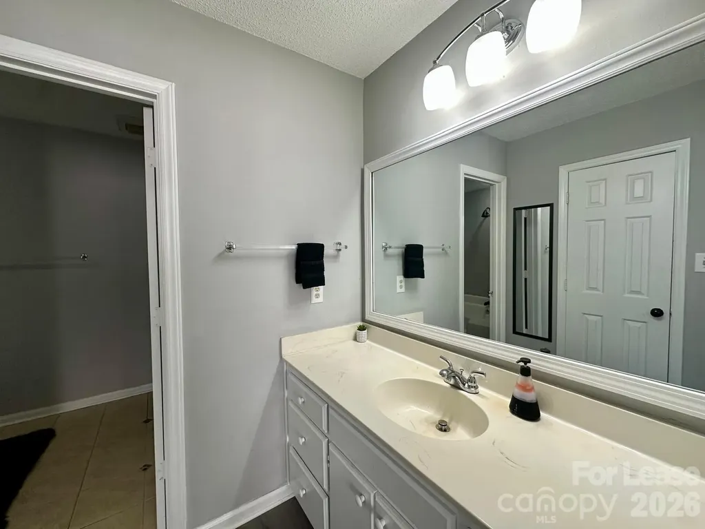 9501 Pondside Lane Charlotte NC 28213