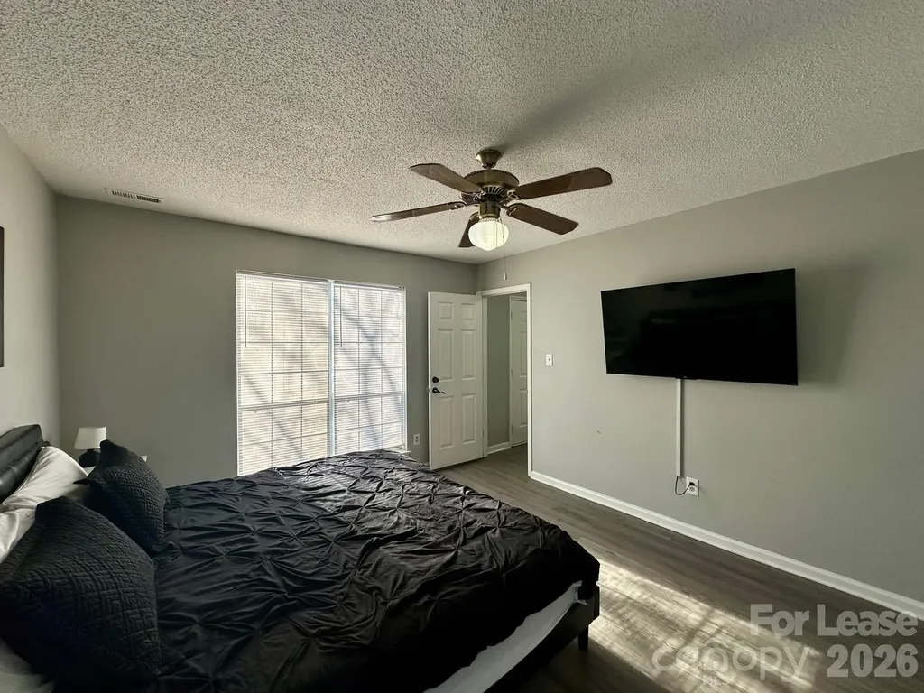 9501 Pondside Lane Charlotte NC 28213