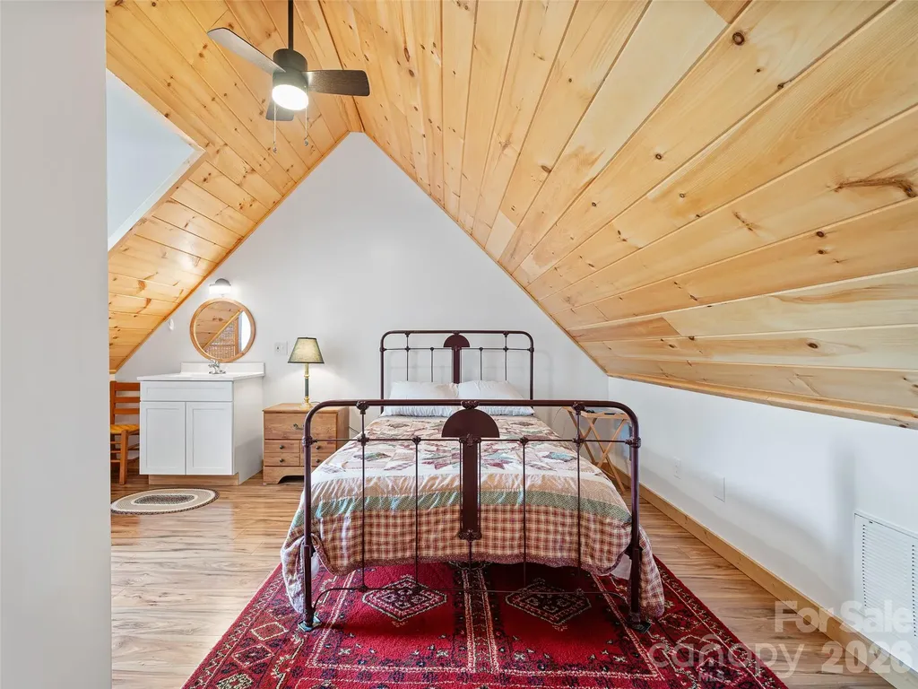 109 Tall Timber Lane Green Mountain NC 28740