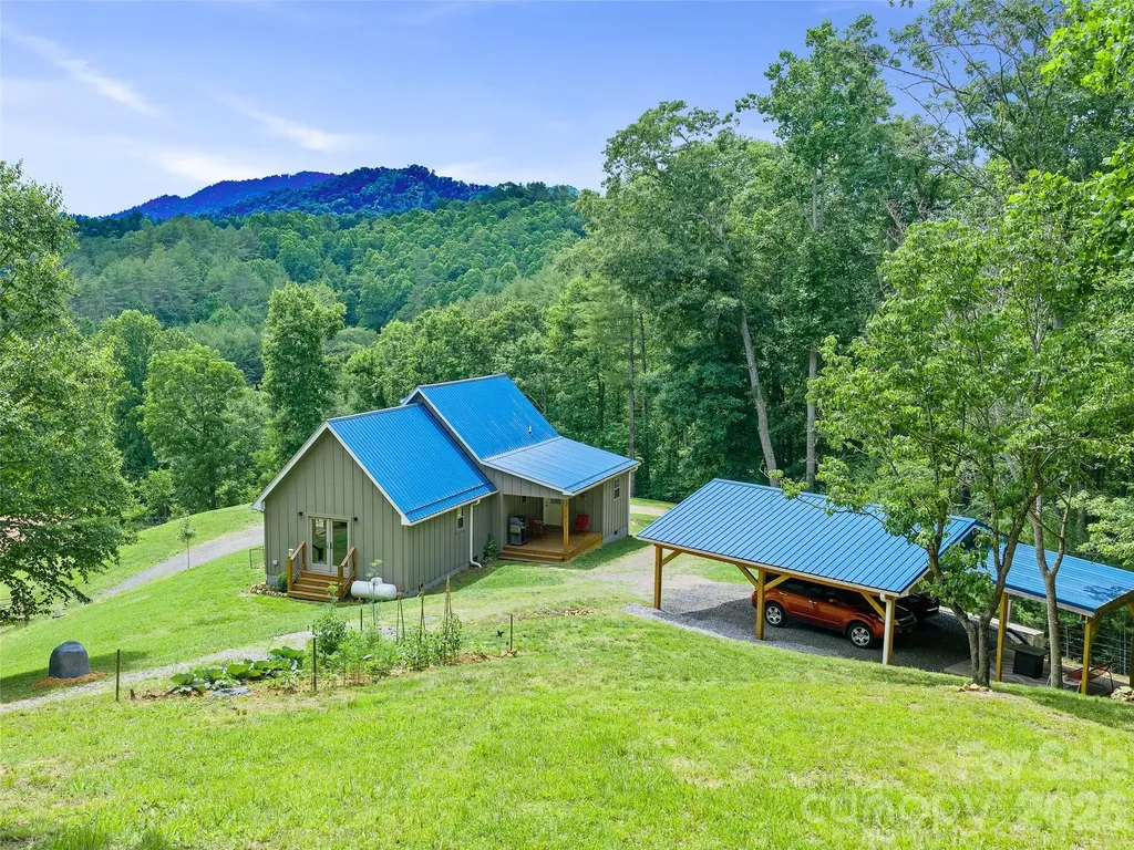 109 Tall Timber Lane Green Mountain NC 28740