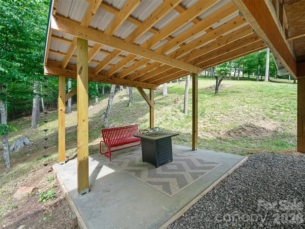 109 Tall Timber Lane Green Mountain NC 28740